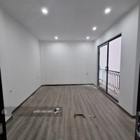 Bán Nhà Phố Đức Giang,5 Tầng 3 Ngủ, Ô Tô Đỗ Cổng, Ngõ Thông, Gần Đường 50M