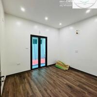Tôn Đức Thắng- 51.5m2- ô tô đỗ cửa- Lõi Đống Đa-Kinh doanh đỉnh- 100m ra hồ- nhỉnh 10 tỷ