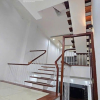 Cho Thuê Nhà Ngõ 106 Hoàng Quốc Việt 68M2X5T Ô Tô Đỗ Cửa