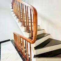 Căn Nhà mới xây – Kính coong– Nguyễn Khoái– gần phố – Full công năng.