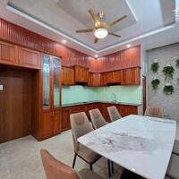 Bán nhà Hẻm xe hơi Quận 7 - DT: Ngang 4m x Dài 14m - Giá bán: 6 TỶ 990 TRIỆU