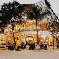 Siêu Phẩm Thành Phố Giao Lưu View Hồ Cho Thuê. Diện Tích: 150M2 X 4Tầng,Mt 13M,Giá 150 Triệu/Tháng Mọi Mô Hình
