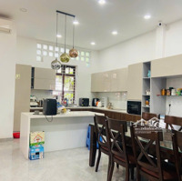 Bán Căn Bt Mặt Tiền Đường Ngô Quang Huy P. Thảo Điền. Vị Trí Đẹp Mua Ở Liền
