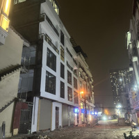 Cho Thuê Văn Phòng 300M2 (3 Tầng)