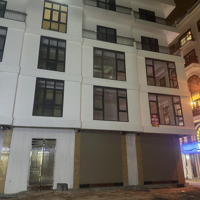 Cho Thuê Văn Phòng 300M2 (3 Tầng)