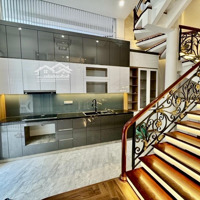 Bán Nhà Hồng Tiến 60M2-Hơn 11 Tỷ-Dân Xây-Full Nội Thất-30M Ra Mặt Phố Hồng Tiến-Lô Góc 3 Thoáng