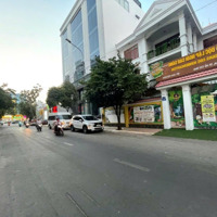 Bề Ngang Lớn 10M - Mặt Tiền Nguyễn Trãi -Quận 1 -Diện Tích: 10X25M -250 M2 -Hđt : 250 Triệu/M2 - Giá Bán 75 Tỷ