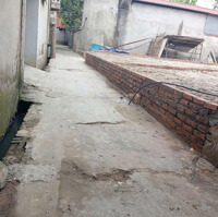 Hot, Cách 40M Ra Trục Chính 2 Oto Tránh. Quanh Là Khu Đất Đấu Giá Tại Lỗ Giao, Việt Hùng
