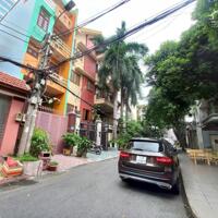 Gần Công Viên - Xe hơi ngủ nhà Trường Chinh, Phường 13, Tân Bình - DT lớn: 4.3 x 17m, 3 tầng, Giá: 10.5 tỷ TL