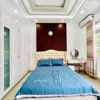 Gần Công Viên - Xe hơi ngủ nhà Trường Chinh, Phường 13, Tân Bình - DT lớn: 4.3 x 17m, 3 tầng, Giá: 10.5 tỷ TL