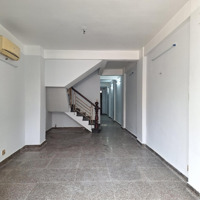 Cho Thuê Nhà Căn Góc Mặt Tiền Đường Lê Hồng Phong, Q5
-Diện Tích3.8 X 18M, Liên Hệ: 0938110169