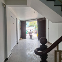 Cho Thuê Nhà Căn Góc Mặt Tiền Đường Lê Hồng Phong, Q5
-Diện Tích3.8 X 18M, Liên Hệ: 0938110169