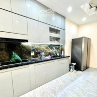 Ơ Kìa! Văn Chương, Vài Bước Ra Phố,Nhà Mới Tinh, Tặng Nội Thất, 32/38M2X 5 Tầng.