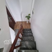 Hào Nam, Đống Đa.diện Tích26M2 X 5 Tầng,Mặt Tiền4,25M, Giá Bán 6,7 Tỷ. Ngõ Thông, Sổ Đỏ Nở Hậu.