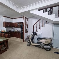 Hào Nam, Đống Đa.diện Tích26M2 X 5 Tầng,Mặt Tiền4,25M, Giá Bán 6,7 Tỷ. Ngõ Thông, Sổ Đỏ Nở Hậu.