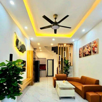 Giảm 300 Tr Bán Nhanh Nhà 36M Phố Trạm Chỉ 5.6 Tỷ Một Nhà Ra Ô Tô Tránh
