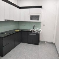 Bán Nhà Tân Mai Hoàng Mai.diện Tích45M X 5 Tầng, Thang Máy, Gần Ô Tô Tránh, Sát Phố Tân Mai. Giá Bán 8.8 Tỷ