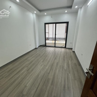 Bán Nhà Phố Đê La Thành - 40M2 - 5 Tầng - Thang Máy - Ô Tô Cách 30M. - Giá Nhỉnh 8 Tỷ