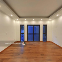 Bán Nhà Giang Văn Minhdiện Tích40M2 5 Tầng Thang Máy - Giá Bán 10 Tỷ - Ngõ Thông - Gần Phố Liên Hệ: 0985342385