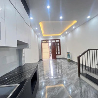 Bán Căn Nhà 34M Xây 5 Tầng Ngay Sát Đường Cổ Linh, Thạch Bàn Giá Chỉ 5,4 Tỷ. Nhà 2 Mặt Thoáng Sáng