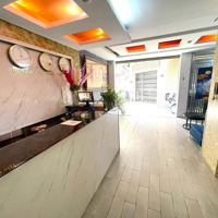Hoàng Cầu - Khách Sạn 8 Tầng Thang Máy Nhập Khẩu, Sát Phố, Hồ, Ô Tô, Doanh Thu Đỉnh. 65M2