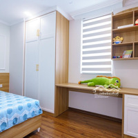 Nhà Em Bán Căn Hộ 3 Phòng Ngủ- 82M2 - Đã Có Sổ, View Sông Hồng, Giá Thỏa Thuận, Miễn Trung Gian
