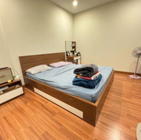 Chính Chủ Bán Căn 58M2. Tầng Trung. 2Pn-1Vs. Full Nội Thất. Cửa Tn Ban Công Đb Đang Cần Bán Gấp.