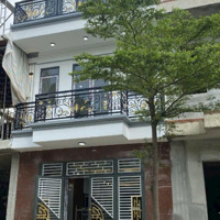 Chính Chủ Bán Nhà Mới 1 Trệt 2 Lầu, Vào Ở Ngay, Cạnh Chợ Bình Chánh, Sỗ Sẵn Sang Tên Ngay