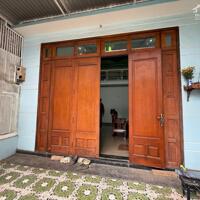 nhà trung tâm BMT hẻm 102 Nguyễn Tất Thành hẻm rộng thông thoáng Ô tô