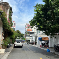 Bán Biệt Thự Đẹp Tại Nguyễn Văn Hưởng, Thảo Điền, Quận 2Diện Tích370M2 1T1L Sân Vườn Rộng Giá Bán 51 Tỷ Tl