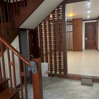 Cho thuê nhà riêng 4 tầng ô tô để trong nhà Ngọc Thụy, Long Biên. 70m/ sàn. Giá: 20 triệu/tháng. Lh: 0984.373.362