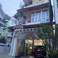 Giá Rẻ Bất Ngờ! Nhà 2 Mặt Hẻm Xe Hơi Gần Chợ Đà Lạt Full Nội Thất Chỉ 6,5 Tỷ
