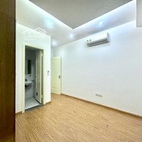Chính Chủ Căn Hộ 2 Ngủ 2 Vs, Sổ Đỏ - Giá Nhỉnh 2 Tỷ Tòa Chung Cư Mặt Đường Cầu Bươu
