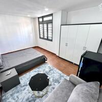 Căn hộ cho thuê cực phẩm ngay lòng quận 10, phòng ngủ có cửa sổ, view siêu đẹp, gần ueh