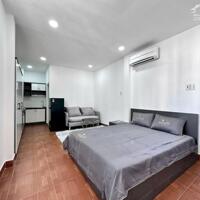 Căn hộ cho thuê cực phẩm ngay lòng quận 10, phòng ngủ có cửa sổ, view siêu đẹp, gần ueh