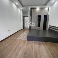 Nhà Phố Tt Quận - Nhà Mới - Nội Thất Đẹp - Gần Chợ - Trường - Gần Oto - Giao Thông Thuận Tiện .