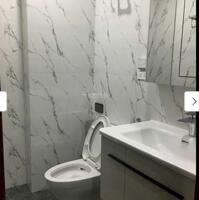 Cho thuê nhà phân lô Huỳnh Thúc Kháng Đống Đa ô tô tránh vỉa hè KD sầm uất 70m2 8T thang máy PCCC đủ