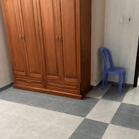 Chính chủ cho thuê nhà 3 tầng nguyên căn với 4 PN có điều hòa , 4 WC, bếp ăn. Nội thất cơ bản. Có máy giặt, wifi. Nhà có ban công, sân thượng rất thoáng mát.