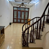 Đường Láng-Đống Đa- Diện Tích: 40M Giá Bán 12.1 Tỷ-Ô Tô Đỗ Tránh -Kinh Doanh-Nhà Đẹp Ở Ngay-Ô Chờ Thang Máy