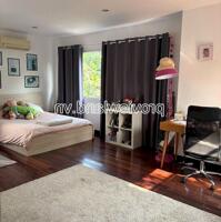 Cho thuê biệt thự Thảo Điền, 350m2, 3 tầng, sần vườn, hồ bơi, 4PN, khu an ninh