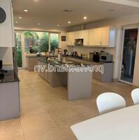Cho thuê biệt thự Thảo Điền, 350m2, 3 tầng, sần vườn, hồ bơi, 4PN, khu an ninh