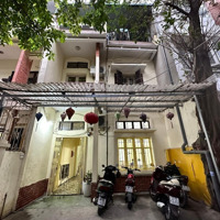 Bán Nhà Đê La Thành.diện Tích 84/95 Mét Vuông. 3 Tầng 5.6 Mét Mặttiền. 25 Tỷ. Đống Đa..vị Trí Đẹp.