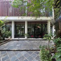 Biệt Thự Sân Vườn Dịch Vọng - Tặng Nội Thất Nhập Khẩu Đức - Gara 3 Ô Tô - Vỉa Hè 10M