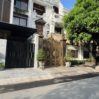 Bán Biệt Thự Mặt Tiền Bùi Tá Hán 10X16M Hướng Đông Nam Có Hầm Xây Full Giá Bán 40 Tỷ P. An Phú Quận 2