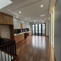Bán Nhà Cự Khối Long Biên Hà Nội Trong Đê Ôtô 4C Vào Nhà S : 41,5M2 * 3M * 5 Tầng * 5,950 Tỷ