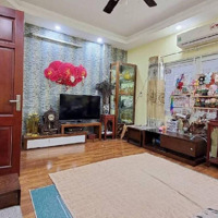 Giảm Sốc 900 Triệu Nhà Hoàng Cầu ,Diện Tích38M2 X 5 Tầng Dân Xây Chắc Chắn , 2 Nhà Ra Phố Giá Chỉ Còn 10 Tỷ