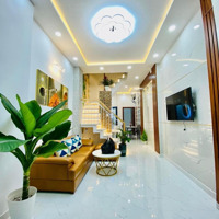 Bán Nhà Kinh Doanh 44M2/ 2 Tỷ 15 Hoàng Việt P4 Tân Bình, Shr, Khu Kinh Doanh Buôn Bán Sầm Uất