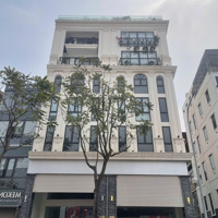 Bán Toà Vp Phố Nguyễn Hoàng.diện Tíchsổ 270M2 Thực Tế Gần 300M2 X 7 Tầng.mt 10Mét. Giá Chỉ 360 Triệu/M2