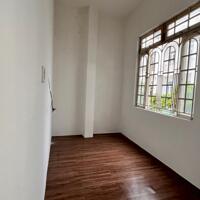 Cc cần bán nhà 2 tầng MT KD Phùng Chí Kiên, giá sập sàn chỉ nhỉnh hơn 4 tỷ.