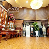 Bán Nhà Trần Thái Tông - Siêu Phẩm Lô Góc T1 Là Quán Cafe Siêu Đông Khách, Trên Là Vp Giá Bán 31 Tỷ